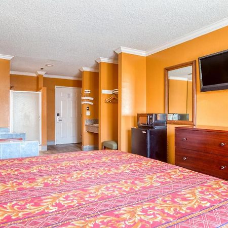 Hotel Corona Ca - Hwy 91 מראה חיצוני תמונה
