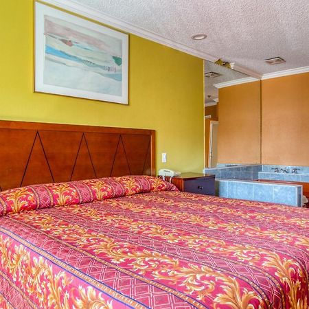 Hotel Corona Ca - Hwy 91 מראה חיצוני תמונה