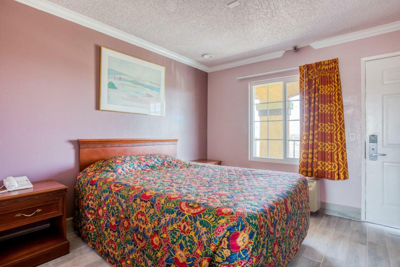 Hotel Corona Ca - Hwy 91 מראה חיצוני תמונה