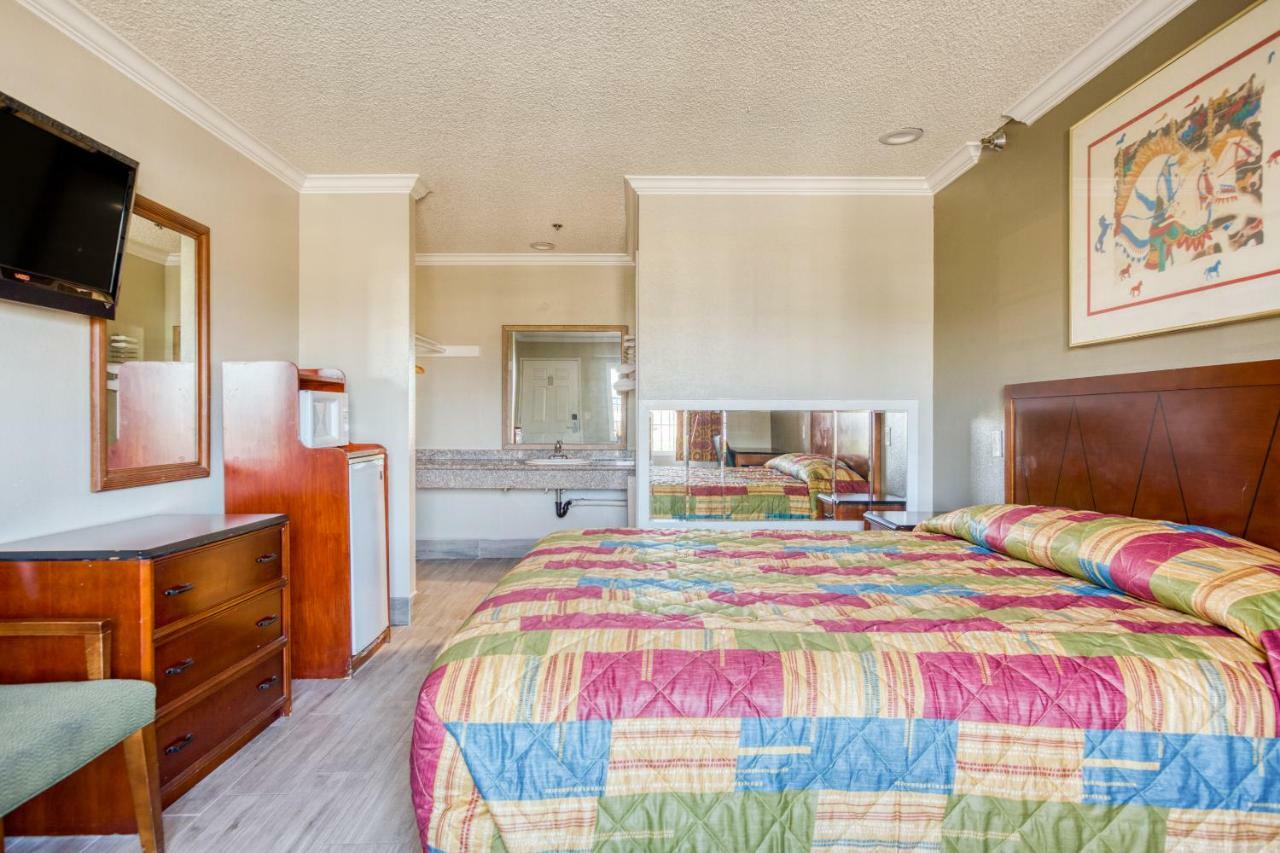 Hotel Corona Ca - Hwy 91 מראה חיצוני תמונה