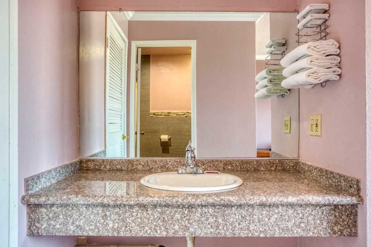 Hotel Corona Ca - Hwy 91 מראה חיצוני תמונה