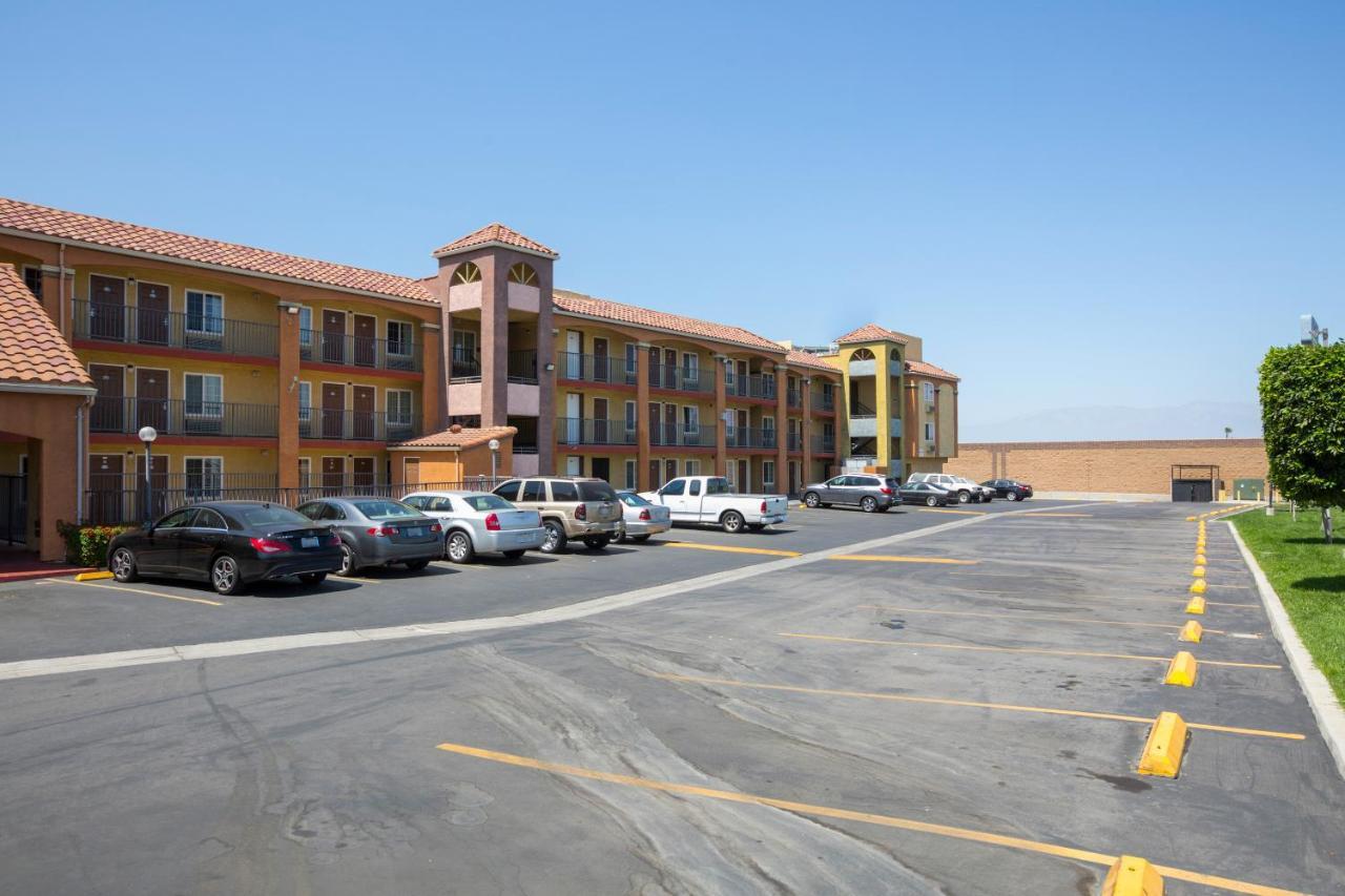 Hotel Corona Ca - Hwy 91 מראה חיצוני תמונה