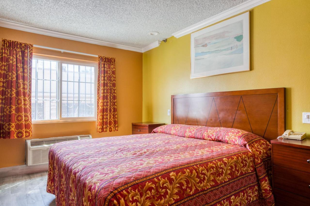 Hotel Corona Ca - Hwy 91 מראה חיצוני תמונה