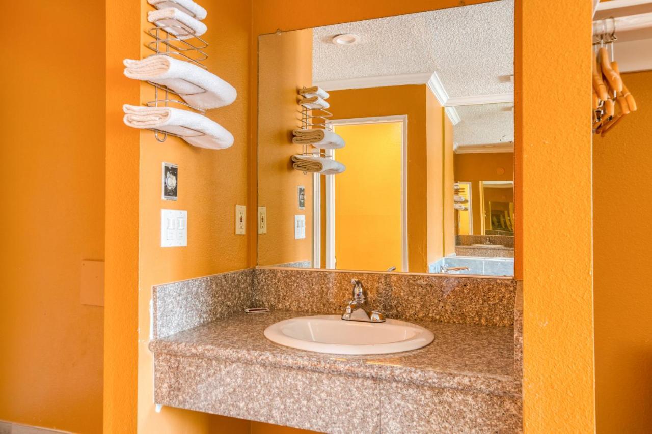Hotel Corona Ca - Hwy 91 מראה חיצוני תמונה